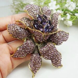 Elegant Purple and Gold Floral Brooch
